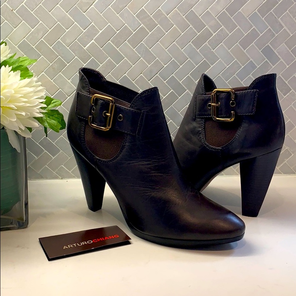 Arturo Chiang brown leather slip on chunky booties